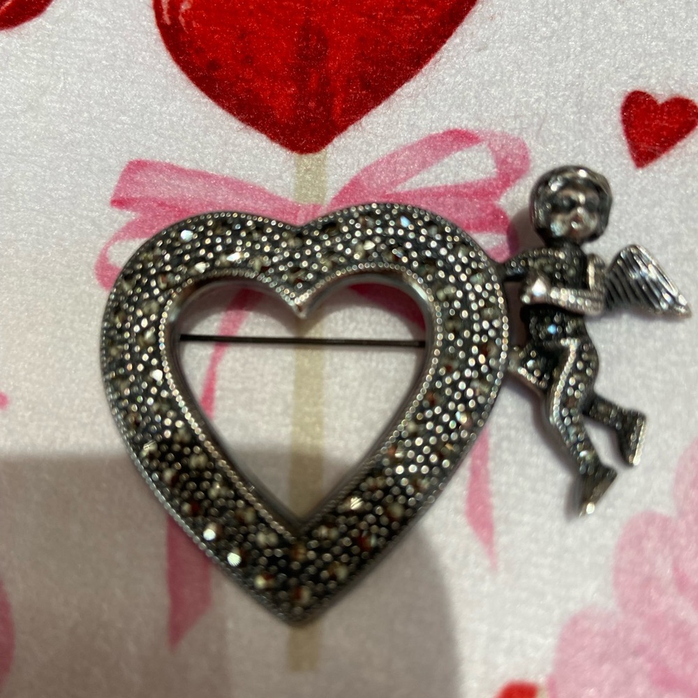 VINTAGE ❤️CHERUB OPEN HEART MARCASITE
BROOCH- PENDANT ❤️